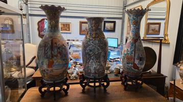 3 Chinese family rose vazen 115 cm hoog beschikbaar voor biedingen