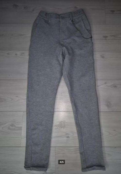 Nette chino style joggingbroek met kettinkje xs grijs, Kleding | Heren, Broeken en Pantalons, Zo goed als nieuw, Maat 46 (S) of kleiner