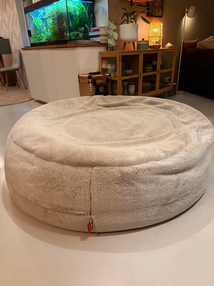 Big Bertha Lounge Pug Mammoet XXL faux fur zitzak, Huis en Inrichting, Zitzakken, Zo goed als nieuw, Zitzak, Beige, Ophalen