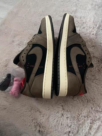Nike Air Jordan 1 Low Travis Scott Reverse Mocha maat 44 beschikbaar voor biedingen