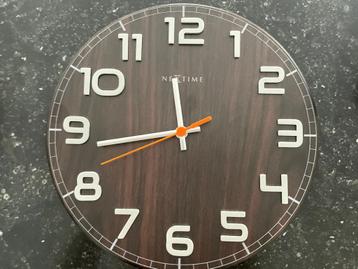 “Nextime Classy Round” wandklok walnoot igs beschikbaar voor biedingen