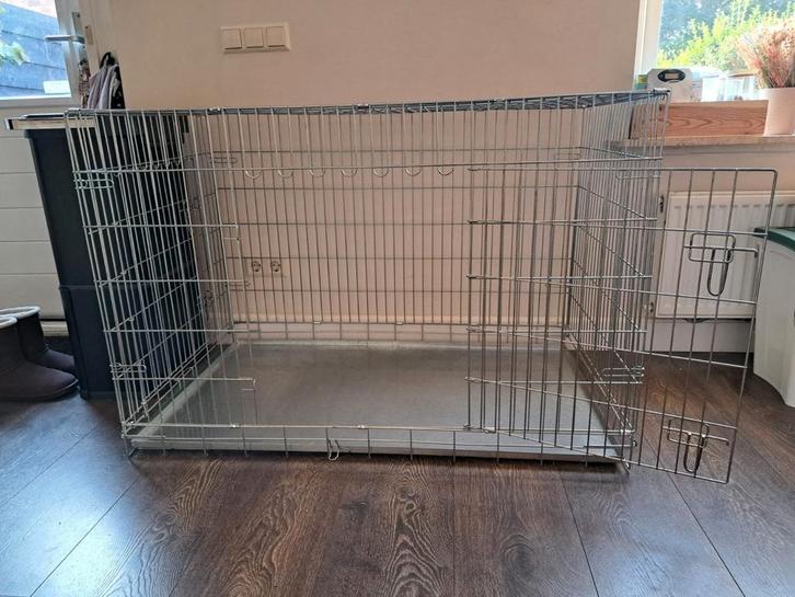 Honden bench 1.22/73/81 kwa af metingen, Dieren en Toebehoren, Hondenhokken, Zo goed als nieuw, Minder dan 65 cm, 75 tot 110 cm