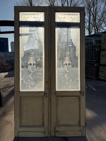 Set antieke openslaande deuren met geëtst glas 267x145cm. beschikbaar voor biedingen
