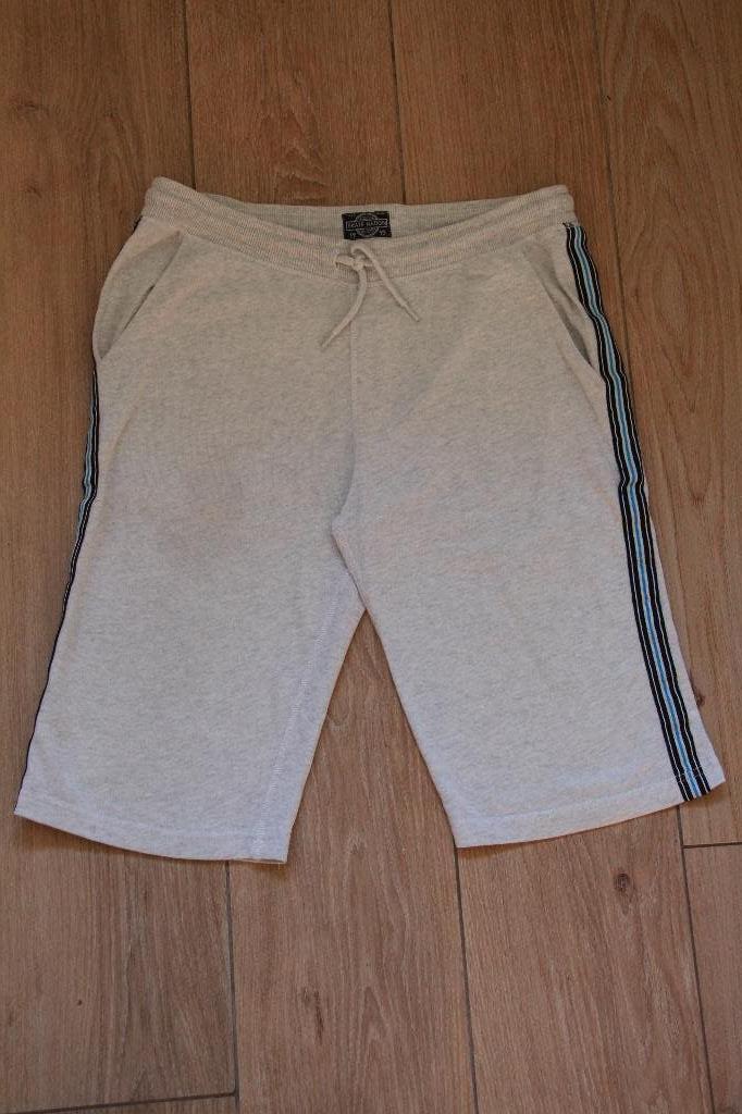 maat 176 korte jogging broek, Kinderen en Baby's, Kinderkleding | Maat 176, Ophalen of Verzenden, Zo goed als nieuw, Jongen, Broek