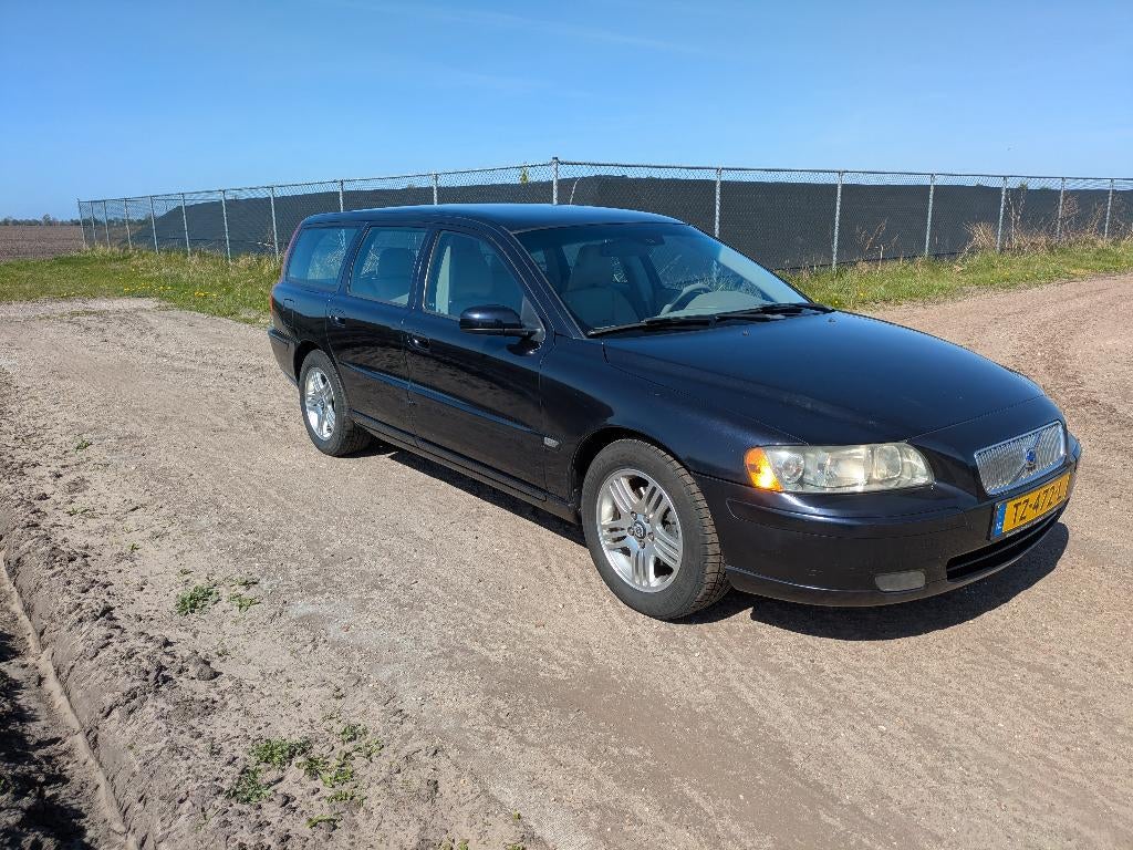 Volvo V70 II 2.4 D5 AUT 2004 Blauw metallic, Auto's, 1800 kg, Beige, Blauw, Leder en Stof