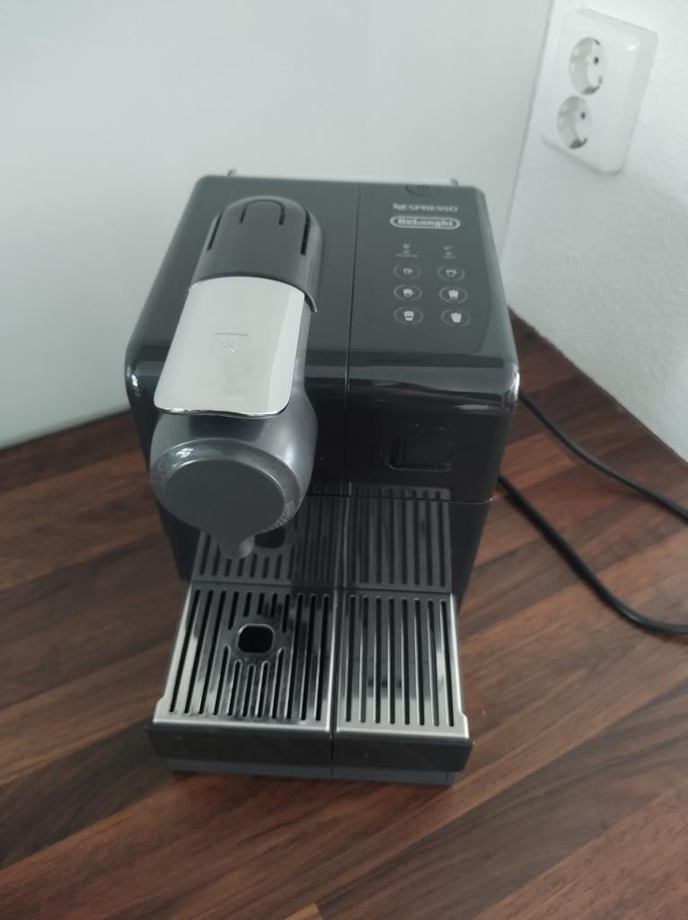  Nespresso De'Longhi Lattissima Touch, Gebruikt, Verzenden, Espresso apparaat, 2 tot 4 kopjes