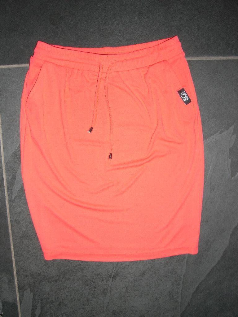 &CO rode travelstof rok/skirt mt 36 maar past voor mt 38, Kleding | Dames, Rokken, &Co Woman, Ophalen of Verzenden, Zo goed als nieuw
