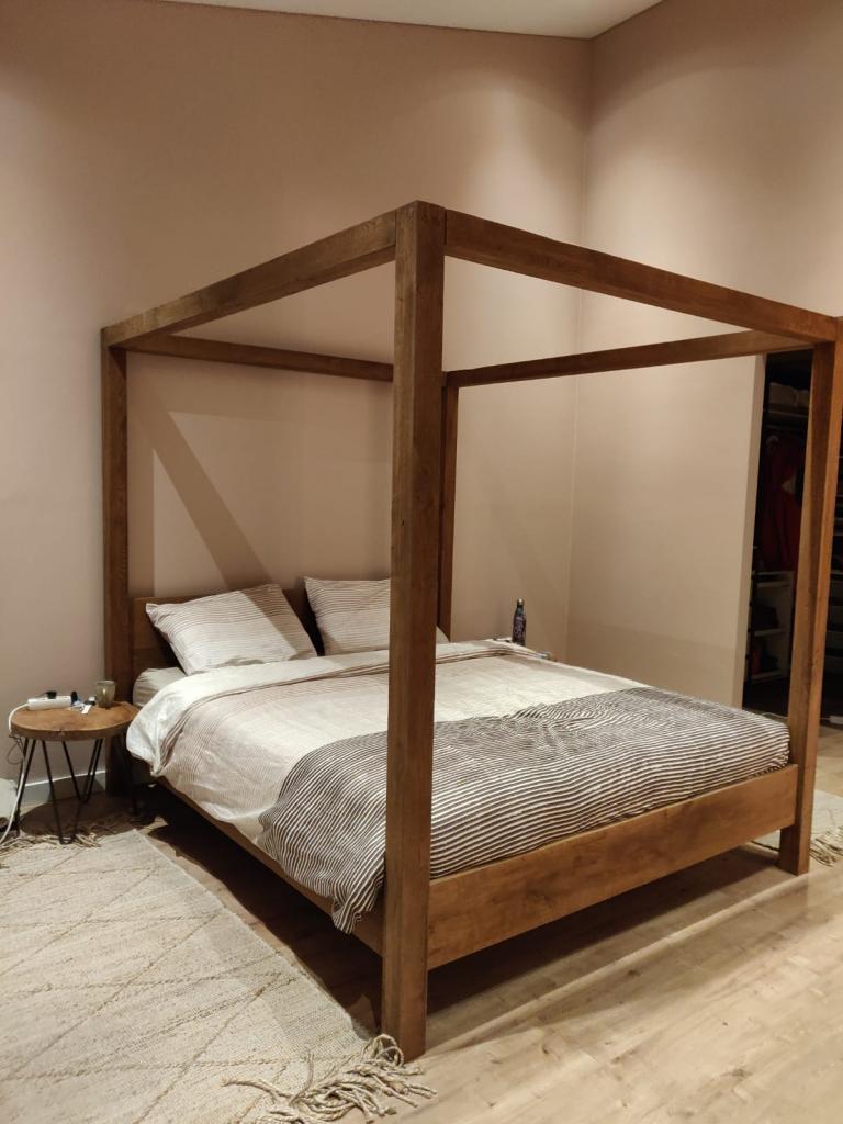 Hemelbed - MASSIEF EIKEN, Huis en Inrichting, Slaapkamer | Bedden, Nieuw, Tweepersoons, 180 cm, 200 cm, Hout, Bruin, Verstelbaar