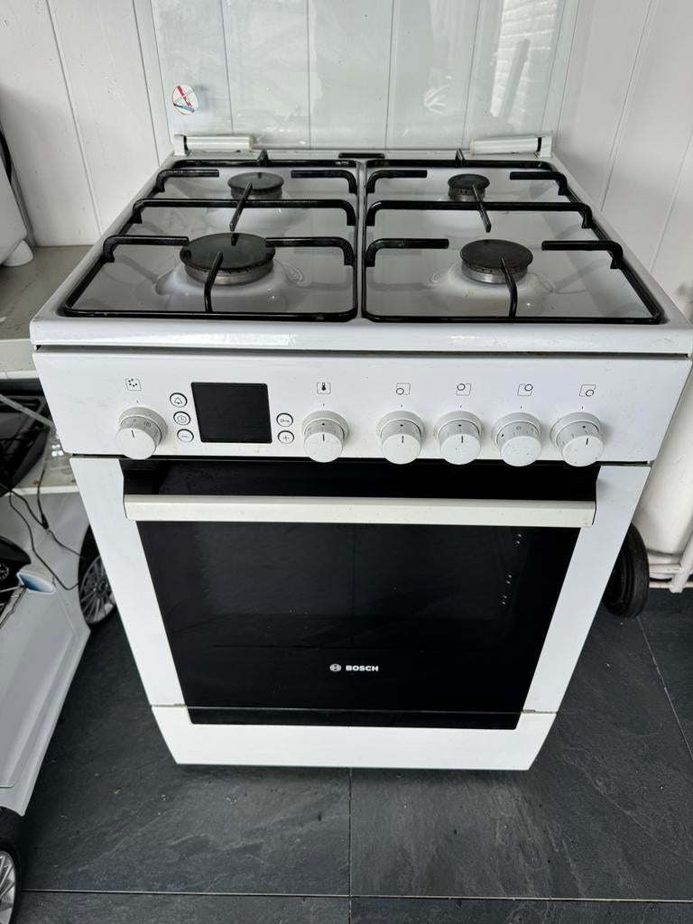 Bosch gasfornuis, Witgoed en Apparatuur, Fornuizen, Ophalen, 4 kookzones, Zo goed als nieuw, Gas