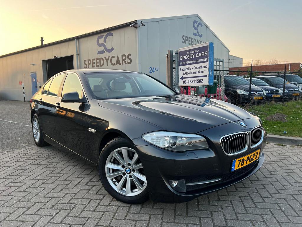 BMW 5-Serie 3.0 I 528i Automaat 2011 Leer Navi Camera N.A.P, Auto's, BMW, Achterwielaandrijving, Beige, 2996 cc, Bedrijf