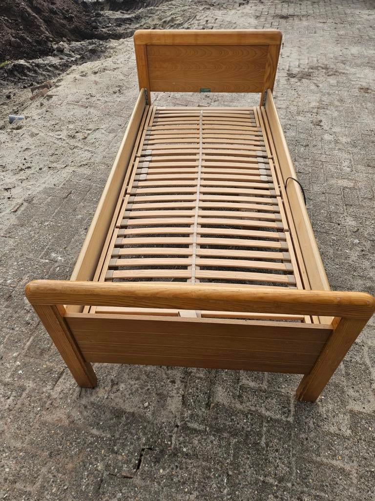 Houten eenpersoons ledikant 90x200, Ophalen