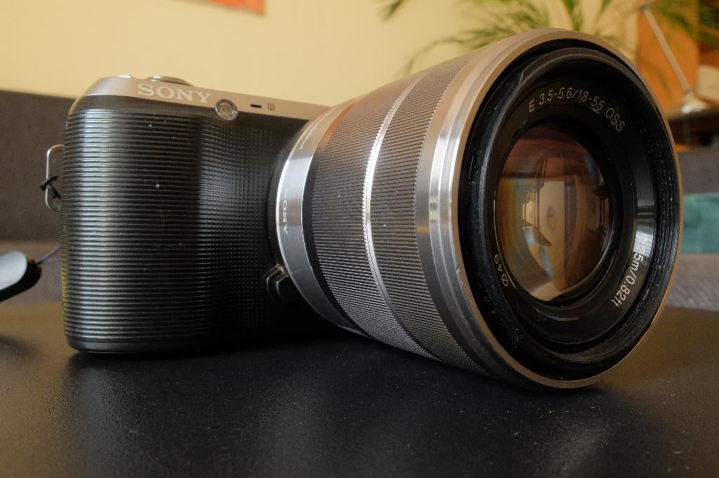 Sony Nex-C3 met 18-55 en 16mm lens in nieuwstaat, Ophalen, Compact, Zo goed als nieuw, 4 t/m 7 keer