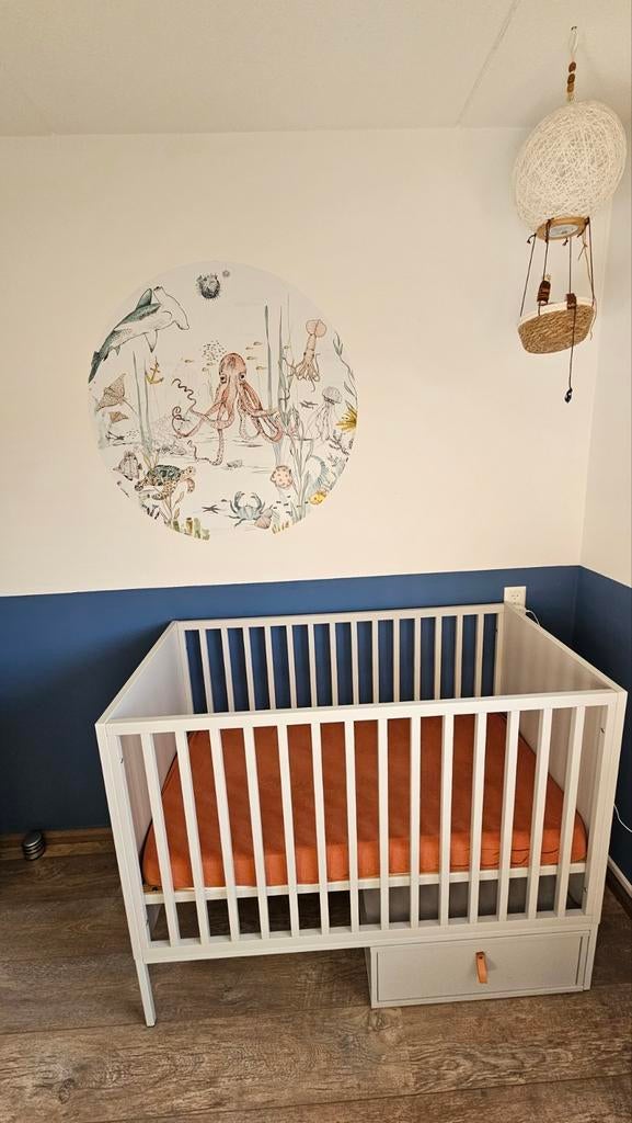 Ledikant en commode kidsmill amy, Ophalen, Zo goed als nieuw, Jongetje of Meisje