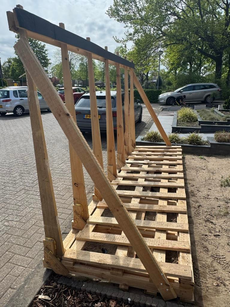 Houtopslag rek van pallets, Minder dan 3 m³, Ophalen