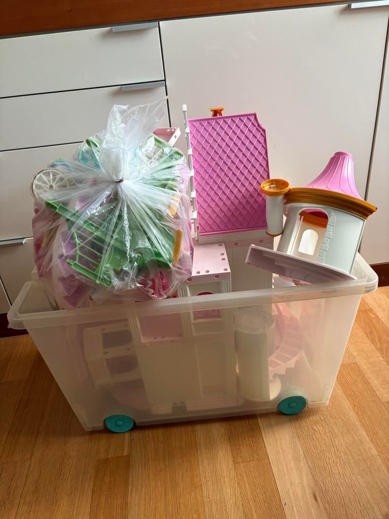 Enorm roze speel kasteel incl krat, Ophalen, Gebruikt, Poppenhuis