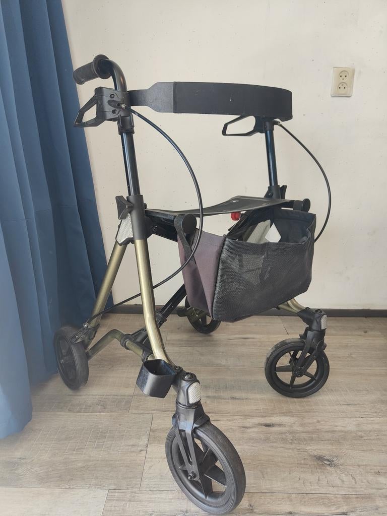 Zeer nette rollator aangeboden Taima M GT, Ophalen, Opvouwbaar, Zo goed als nieuw