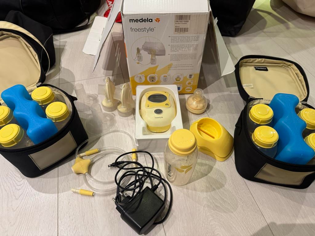 Medela Freestyle borstkolf met accessoires, Ophalen of Verzenden, Gebruikt, Borstkolf