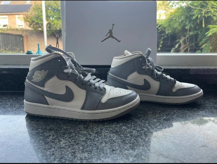 Jordens 1 mid hoog maat 38,5, Ophalen of Verzenden, Grijs, Sneakers of Gympen, Zo goed als nieuw