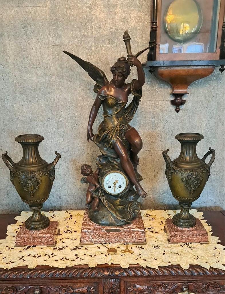 Antieke klok met bronzen beeld en vazen, Groot Klokkenstel, Antiek en Kunst, Antiek | Klokken, Ophalen