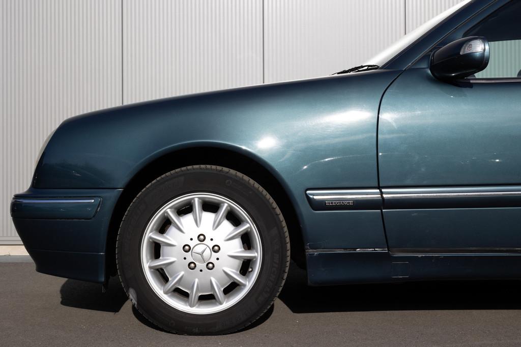 Mercedes-Benz E-Klasse 240 | NAP | NL-AUTO | 6 CILINDER | HI, Achterwielaandrijving, Zwart, 2597 cc, Bedrijf