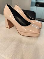 Nude lakleren pumps met blokhak, Ophalen, Pumps, Beige, Onbekend