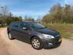 Opel Astra Sports Tourer 2012 – gezinsauto trekhaak CarPlay, Auto's, Voorwielaandrijving, 4 cilinders, 100 pk, Origineel Nederlands