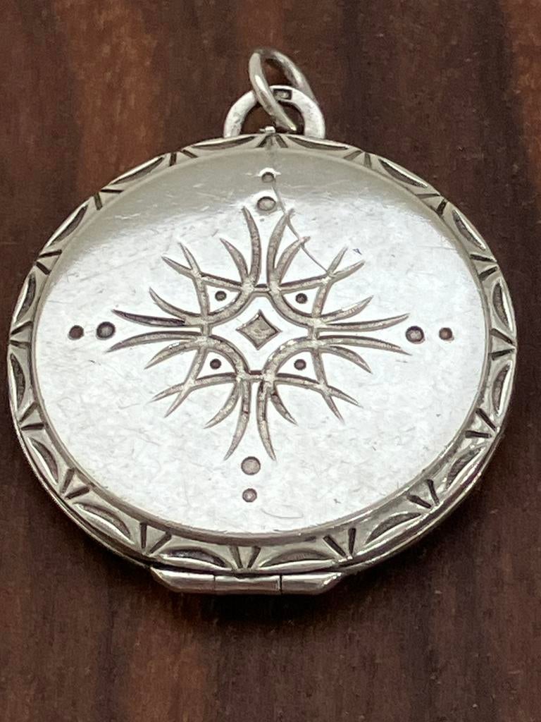 Solide zilveren medaillon, Sieraden, Tassen en Uiterlijk, Kettinghangers, Ophalen of Verzenden, Zo goed als nieuw, Zilver