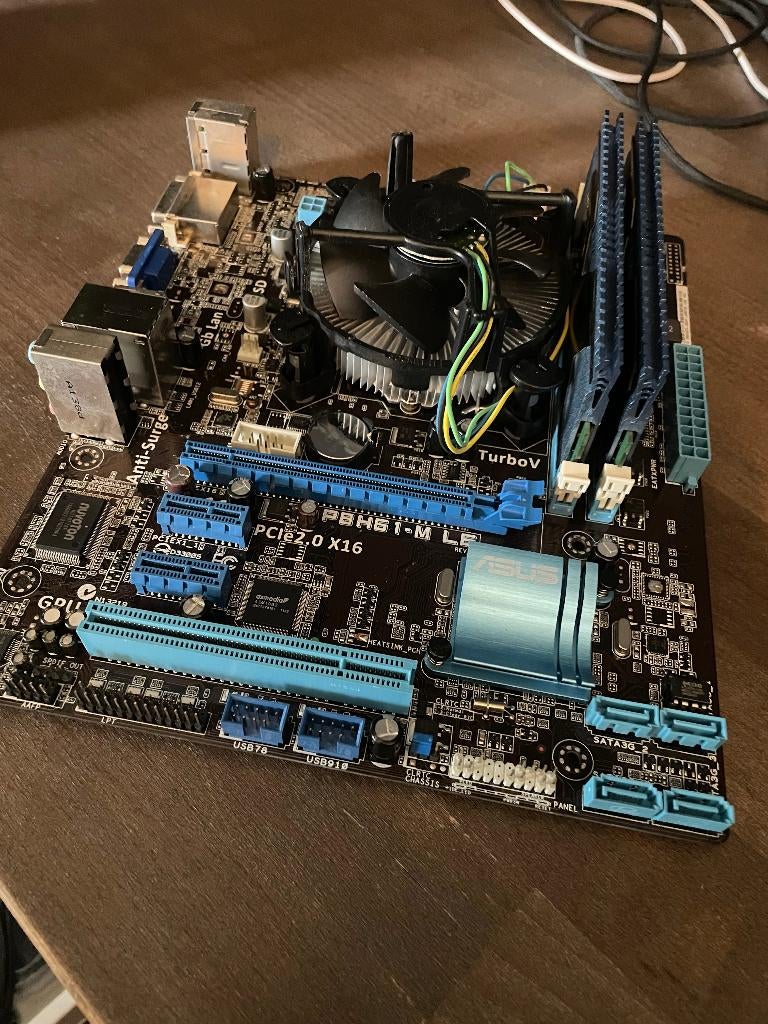 i7-2600, Asus P8H61-M LE en 2x kingston 4gb 2133MHz@CL11, Computers en Software, Barebones, Ophalen of Verzenden, Zo goed als nieuw