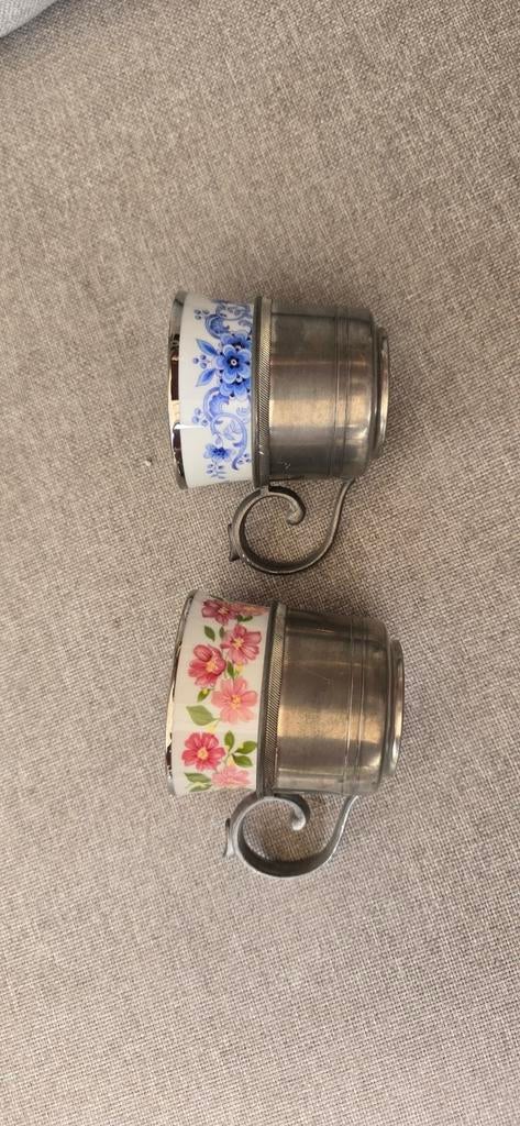 2 Bareuther Waldsassen Bavaria Germany bloemen kopjes, Antiek en Kunst, Antiek | Servies los, Ophalen of Verzenden