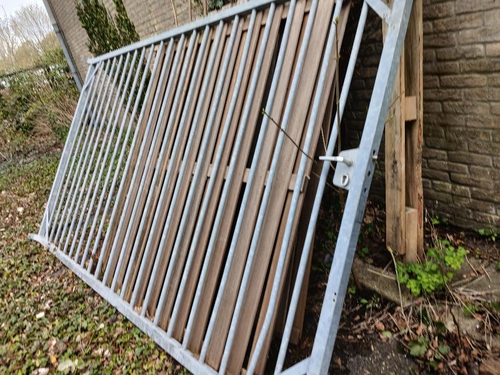 Hekwerk 3,5 m lang en 1,94 m hoog, Ophalen, Gebruikt, IJzer, Spijlenhekwerk