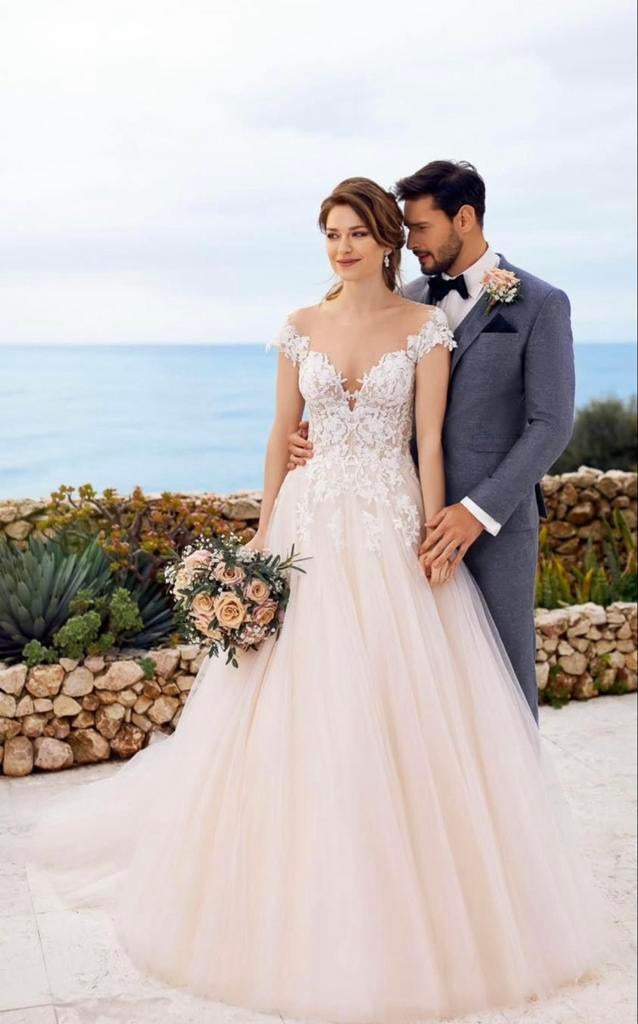 Trés Chic trouwjurk met blush tule en kant, Ophalen of Verzenden, Zo goed als nieuw, Roze, Trouwjurk