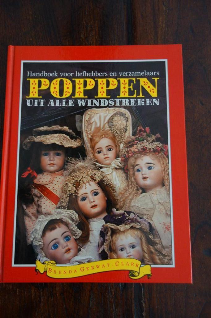 Boek Poppen uit alle windstreken, Boeken, Hobby en Vrije tijd, Zo goed als nieuw, Poppen maken, Ophalen of Verzenden