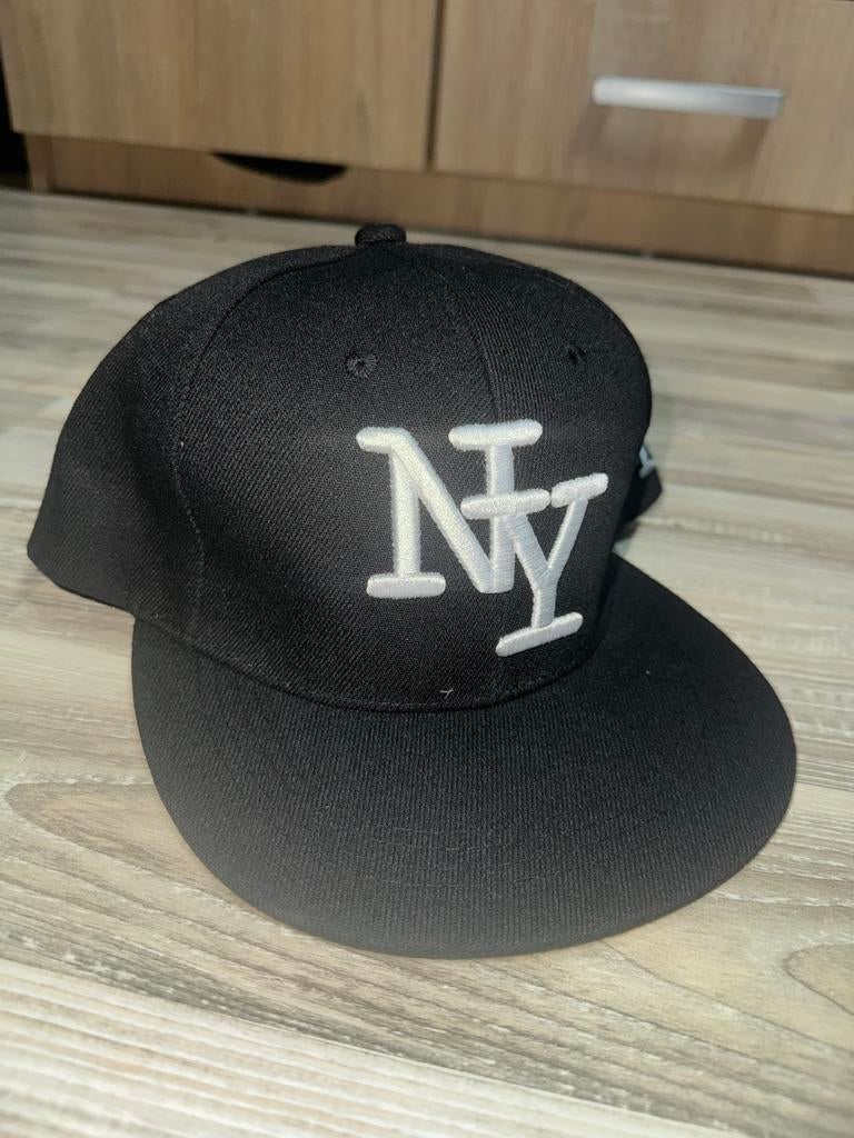 Zwarte New York Flat Brim Pet, Ophalen of Verzenden, Zo goed als nieuw, One size fits all, Pet