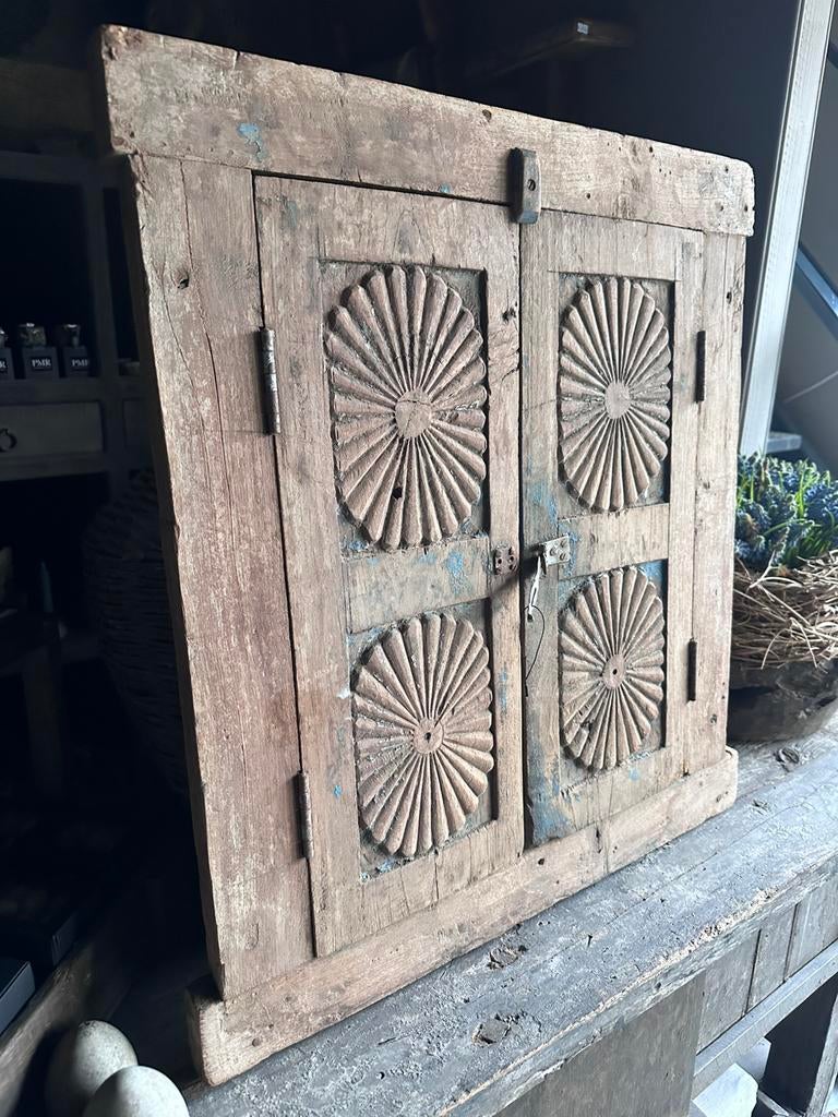 Oud kozijn met luiken uit india GERESERVEERD, Ophalen of Verzenden