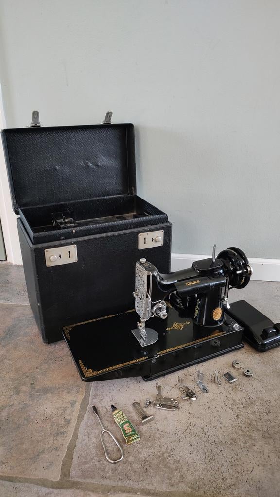 Singer Featherweight 221k  1951 geserviced werkt !!, Ophalen of Verzenden, Gebruikt, Naaimachine, Singer