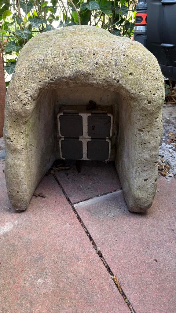 Grote kei met stopcontacten, Ophalen, Overige materialen, Zo goed als nieuw, Kei