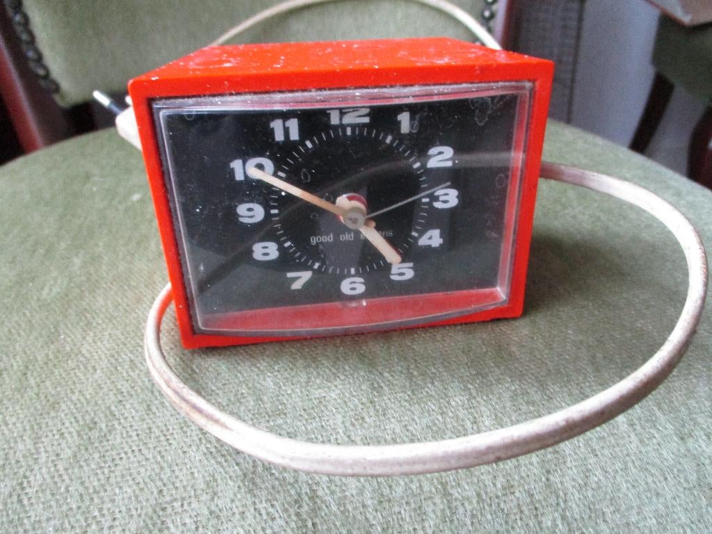 Klein elektrisch klokje., Ophalen of Verzenden, Zo goed als nieuw, Analoog, Wekker of Tafelklok