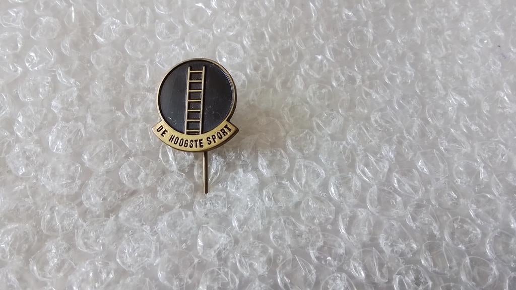 Speldje de hoogste sport, Verzamelen, Speldjes, Pins en Buttons, Ophalen of Verzenden, Zo goed als nieuw, Sport