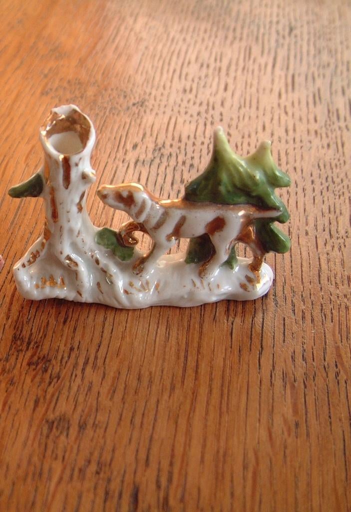 klein antiek beeldje hond bomen, Verzamelen, Beelden en Beeldjes, Ophalen of Verzenden, Gebruikt, Dier