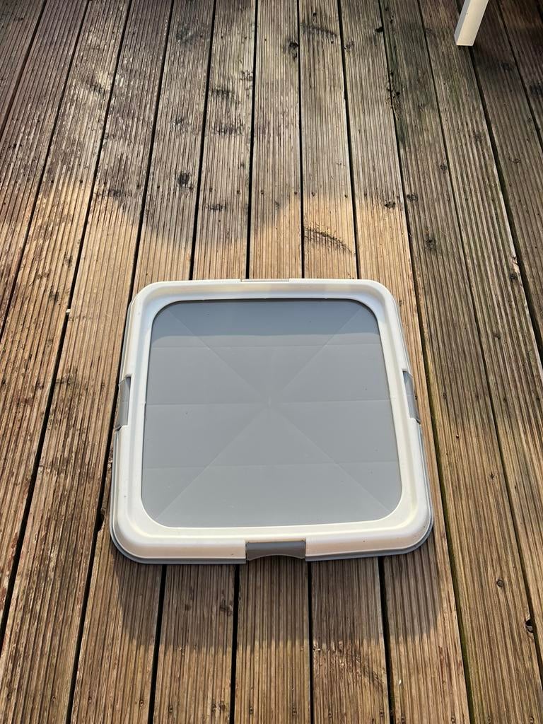 Puppy Trainingsmat Houder, Ophalen, Zo goed als nieuw