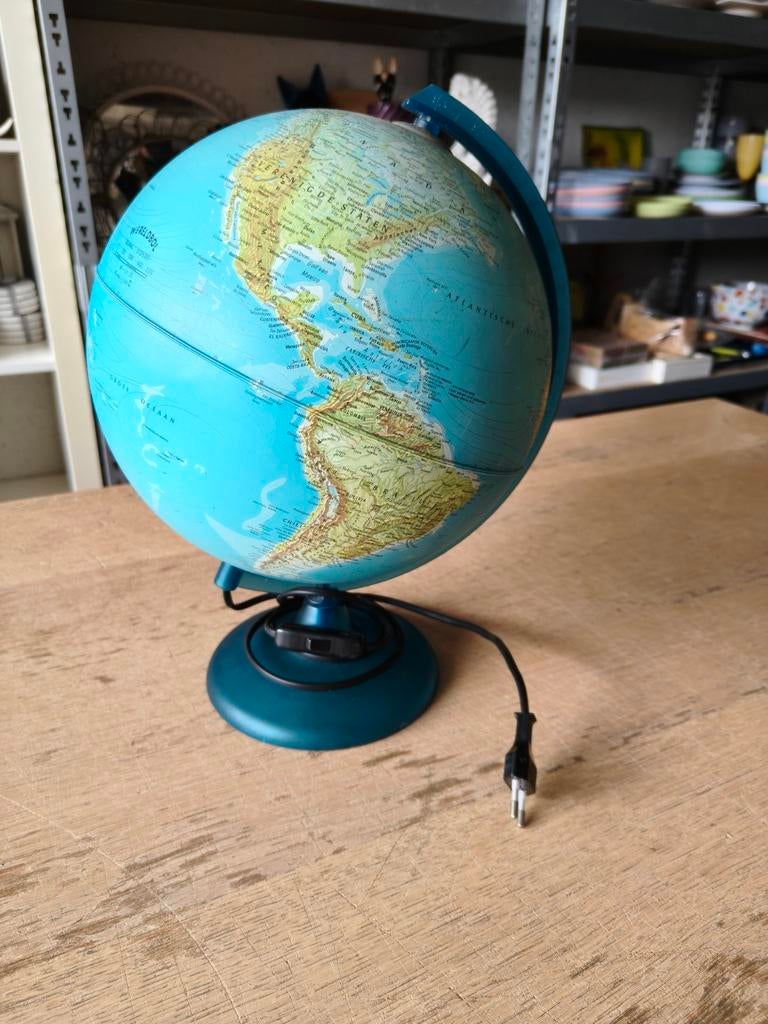 wereldbol lamp, Huis en Inrichting, Woonaccessoires | Wereldbollen, Ophalen of Verzenden, Verlicht, Gebruikt