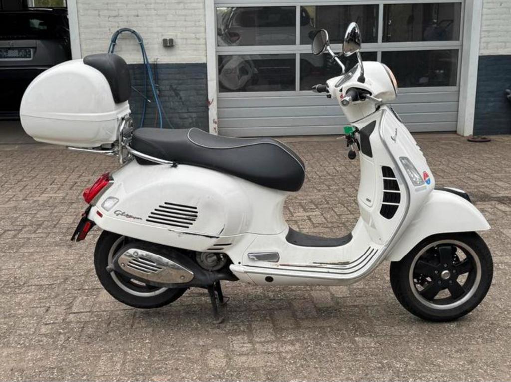 Vespa GTS 300 ABS 2018, Ophalen, Gebruikt, Maximaal 45 km/u, Overige modellen