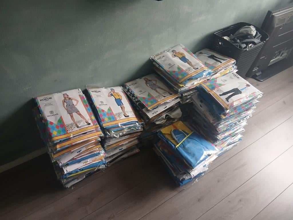 Partij handel carnavals ,feest en verkleed kostuums roleplay, Diversen, Rommelmarktspullen, Ophalen of Verzenden, Nieuw