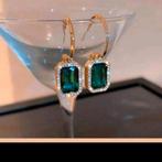 Nieuwe Gouden Oorbellen met Groene Edelsteen en Kristal, Sieraden, Tassen en Uiterlijk, Oorbellen, Hangers, Met edelsteen, Nieuw