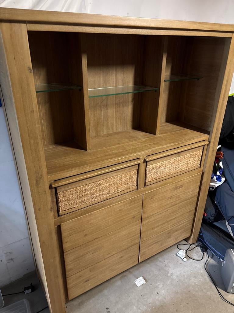 Prachtige, stevige kast met 3 spotjes en glazen platen, Ophalen, Gebruikt