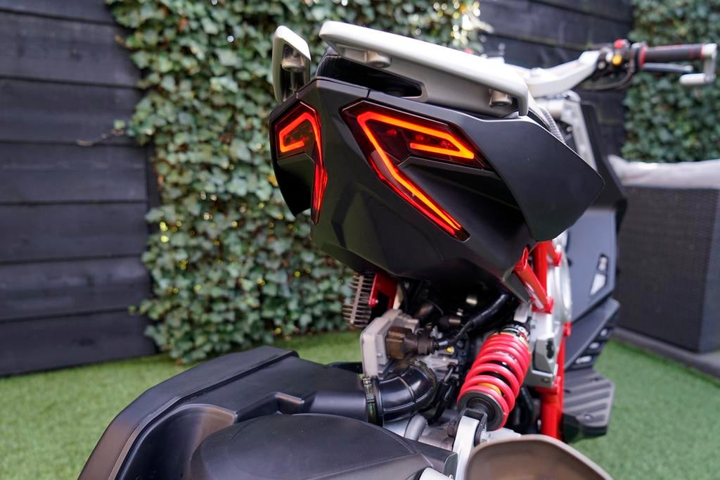 ITALJET DRAGSTER 200cc NERO ROSSO, Bedrijf, Scooter