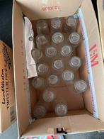 Twee dozen met bavaria glazen, Ophalen