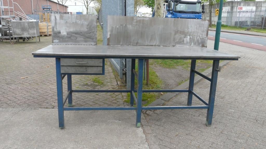 Werkbank staal met achterwand 2595x1000x1010 159kg, Ophalen, Gebruikt