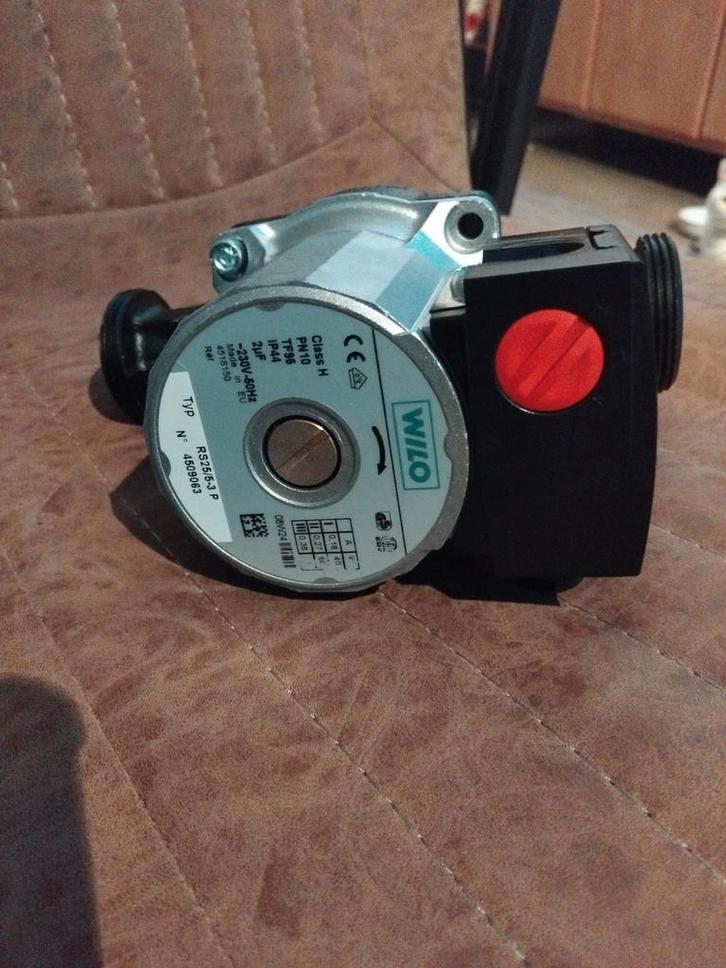 WILO RS25/5-3 P CV-pomp - nieuwe, Doe-het-zelf en Verbouw, Verwarming en Radiatoren, Zo goed als nieuw, Overige typen, Minder dan 200 watt