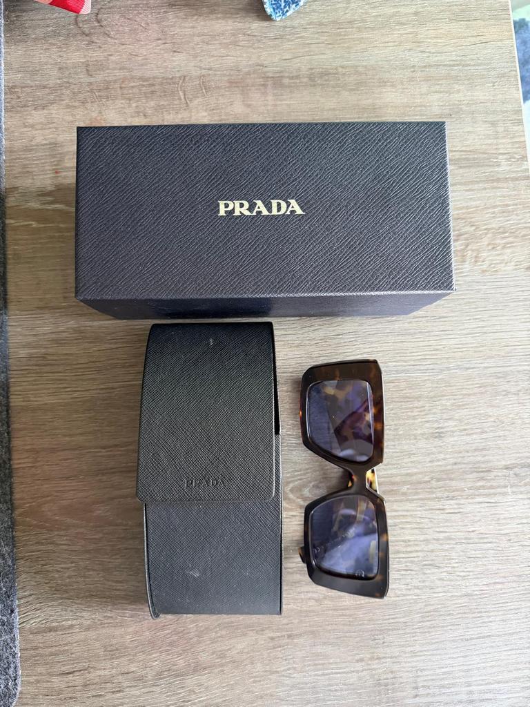 Prada dames zonnebril, Ophalen, Zo goed als nieuw, Zwart, Prada